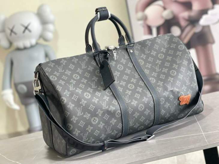 Picture of Louis Vuitton Mens Bags _SKUfw125137207fw